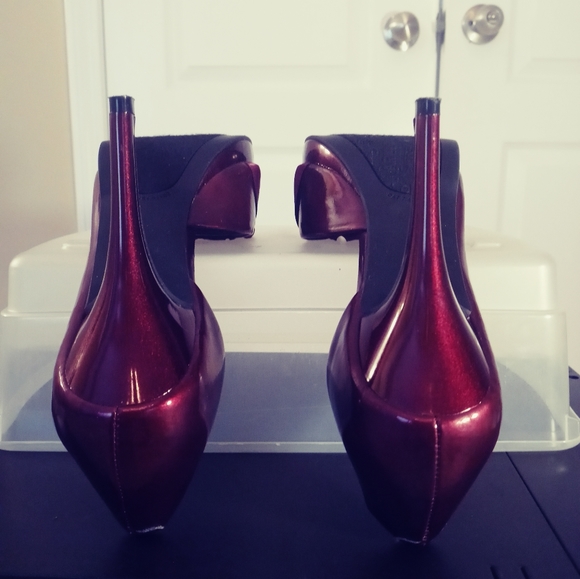 Carlos Santana Maroon Heels - Picture 5 of 10